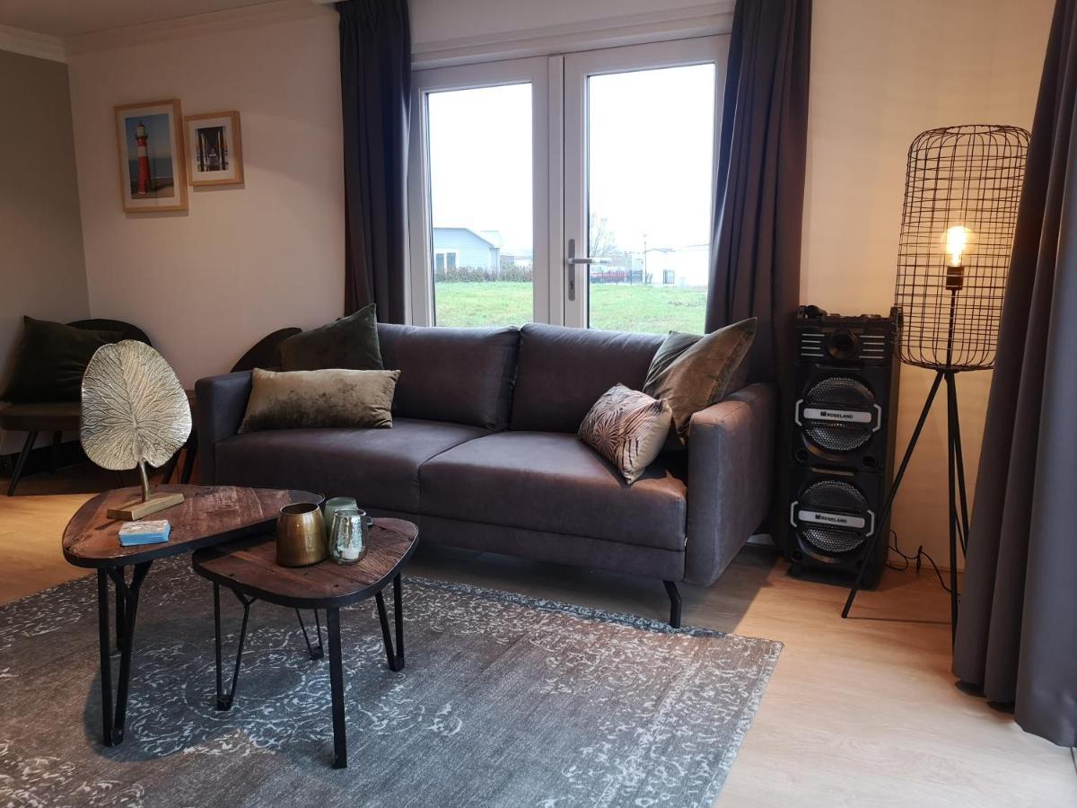 Molenschot Gezellig Chalet Met Eigen Parkeerplaats, Park In Aanbouw, Geen Wi Fi 빌라 외부 사진