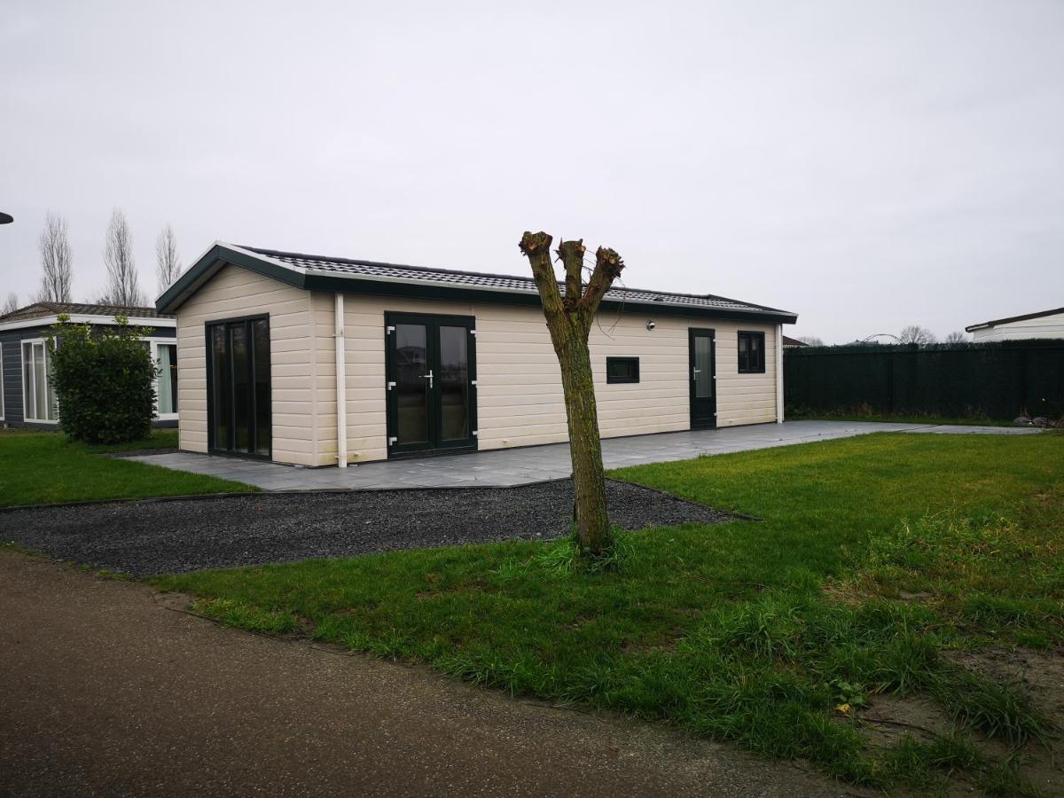 Molenschot Gezellig Chalet Met Eigen Parkeerplaats, Park In Aanbouw, Geen Wi Fi 빌라 외부 사진